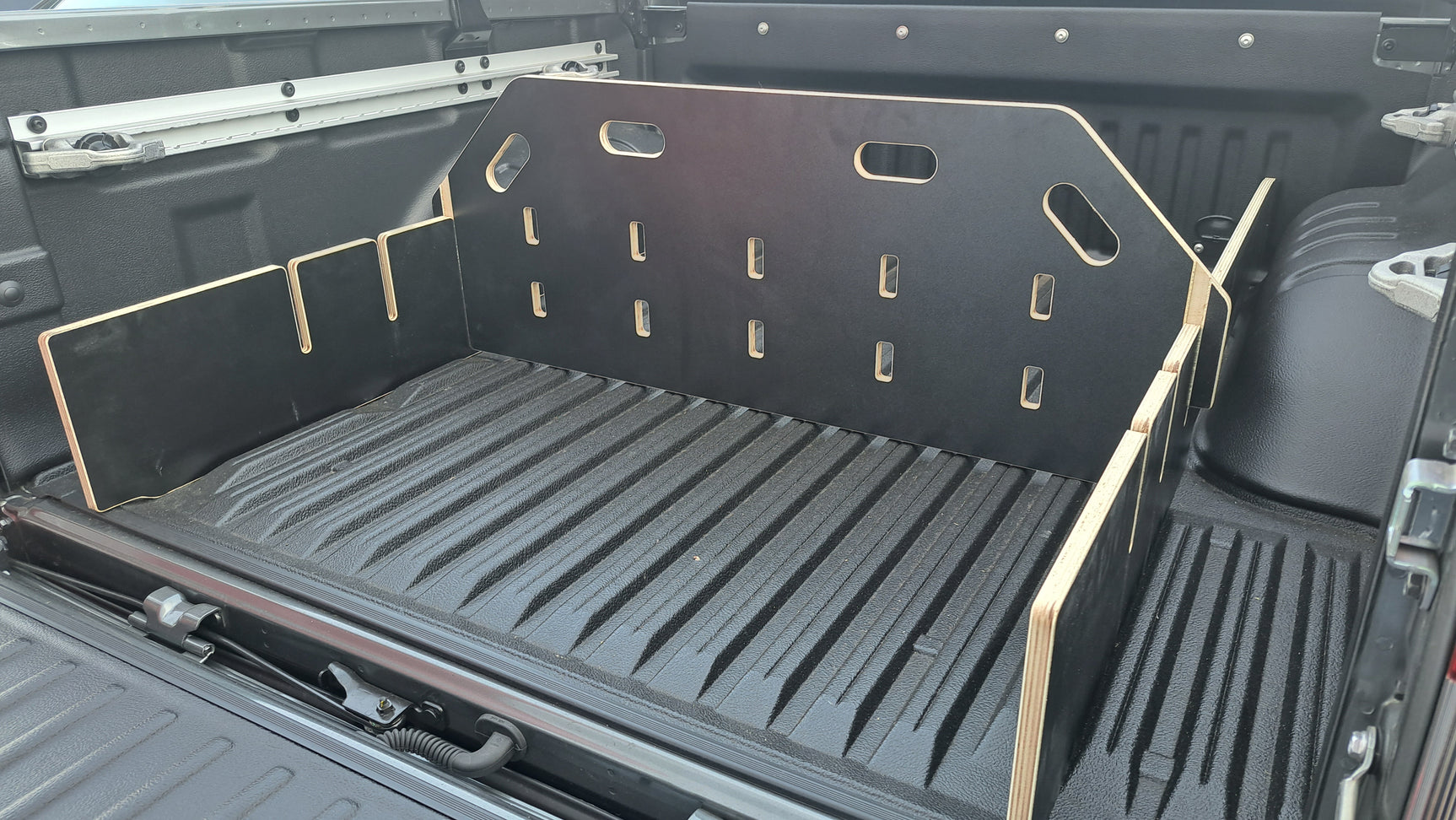 Nissan Navara 2021+ Tub Divider | Plastic Tub Liner
