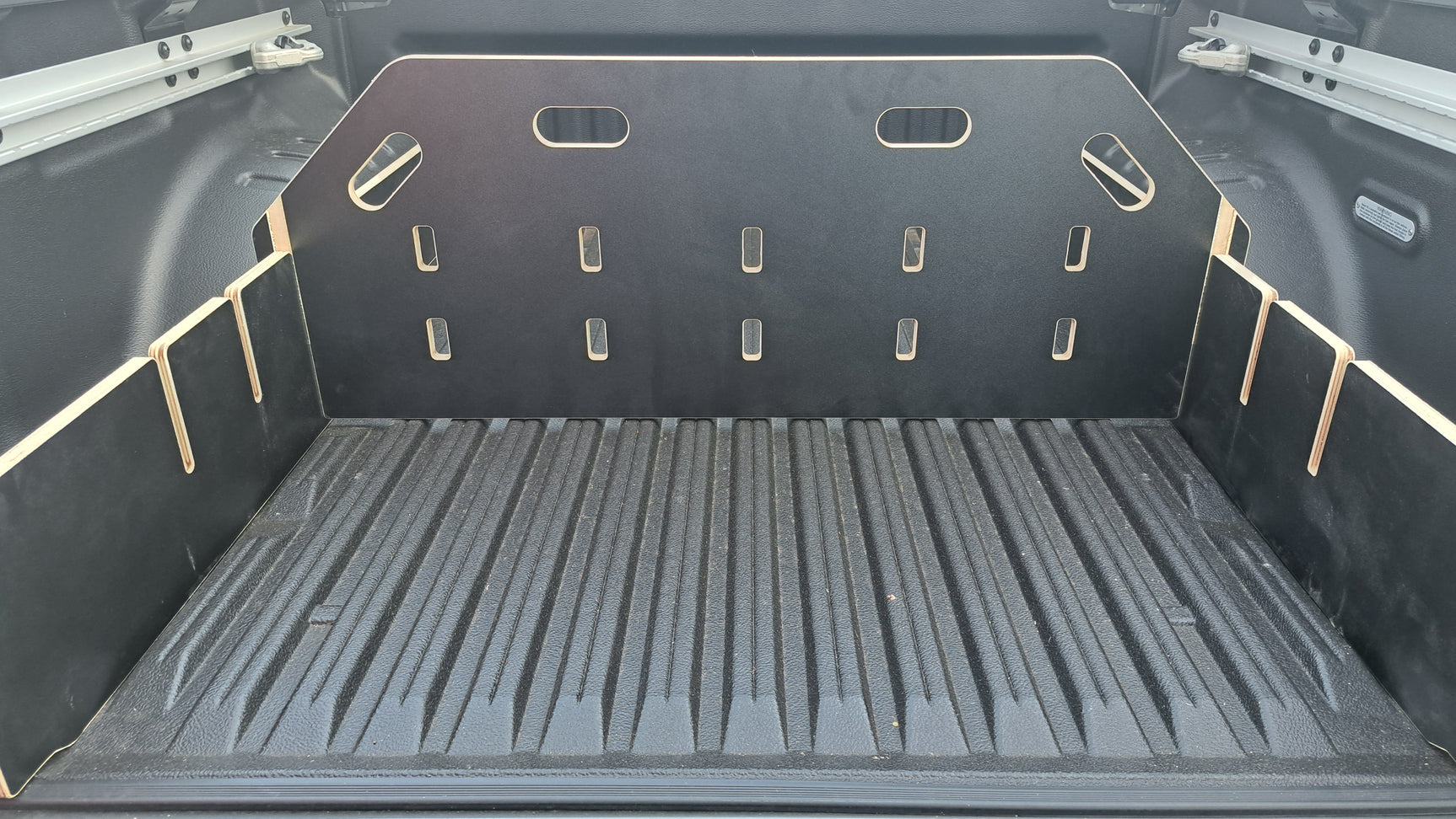 Nissan Navara 2021+ Tub Divider | Plastic Tub Liner