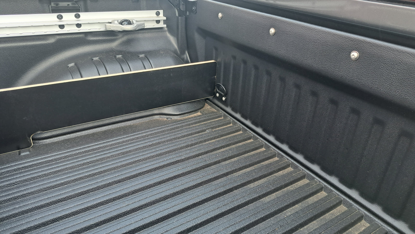 Nissan Navara 2021+ Tub Divider | Plastic Tub Liner