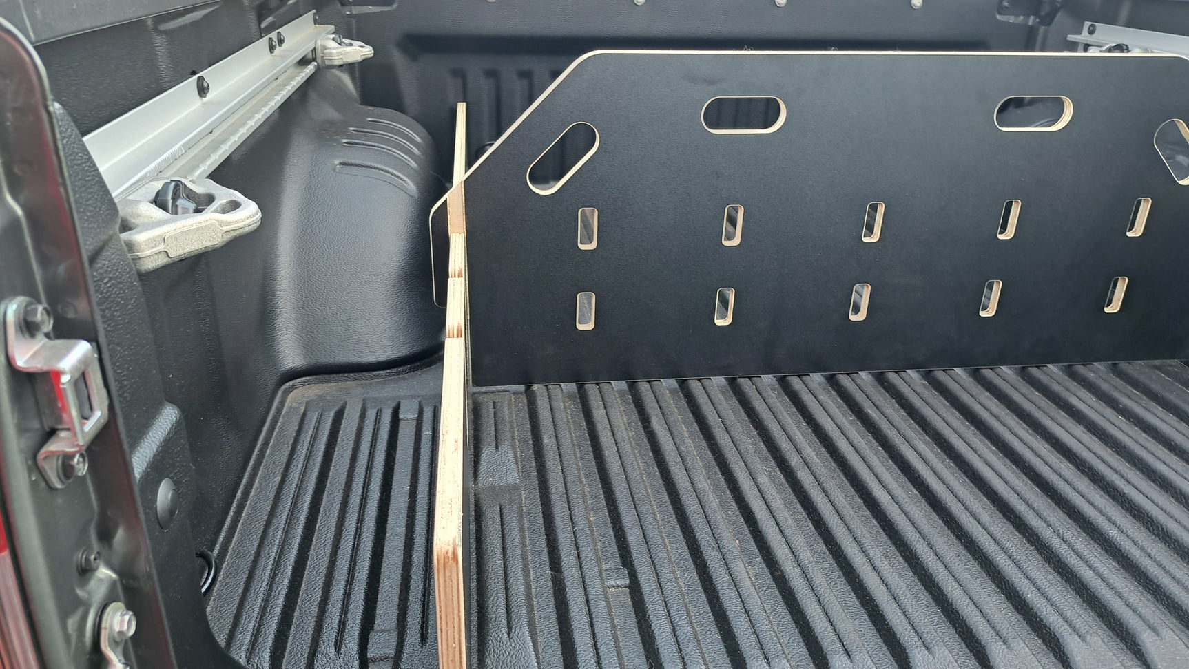 Nissan Navara 2021+ Tub Divider | Plastic Tub Liner