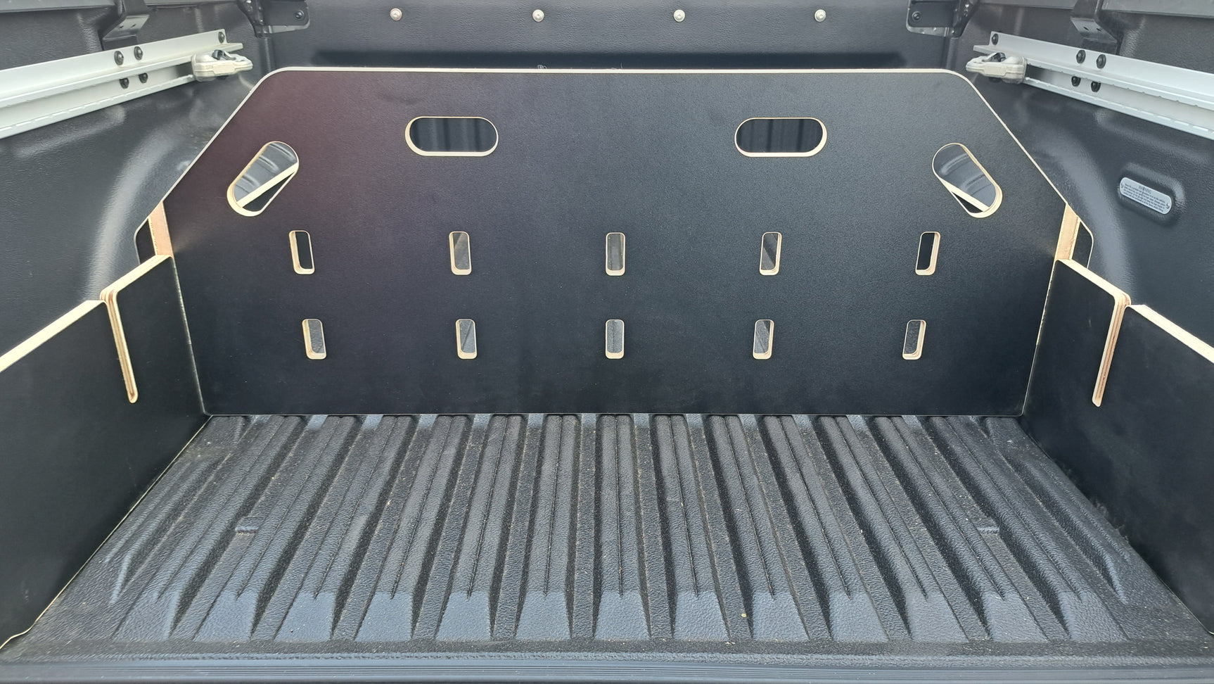 Nissan Navara 2021+ Tub Divider | Plastic Tub Liner