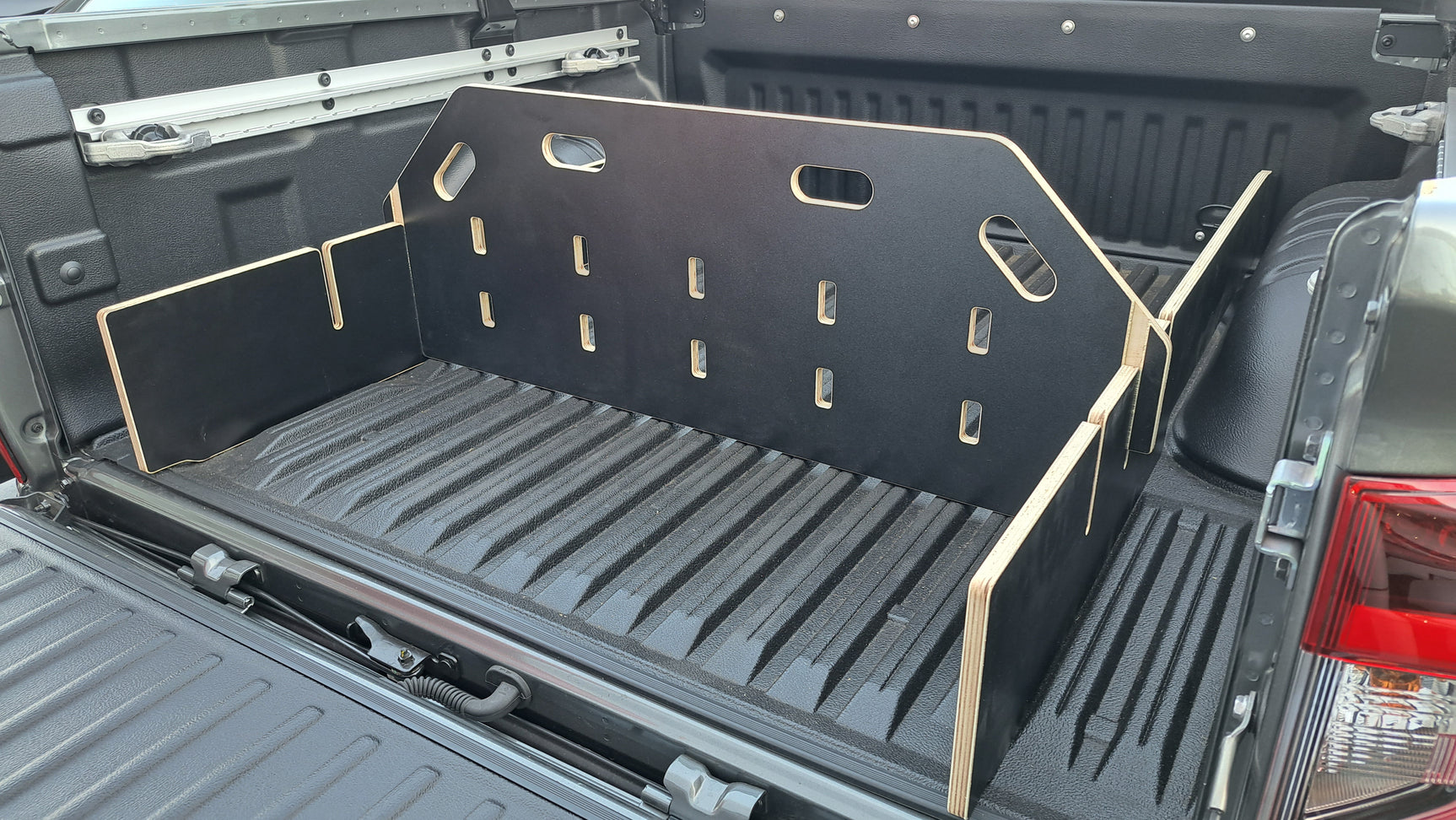 Nissan Navara 2021+ Tub Divider | Plastic Tub Liner