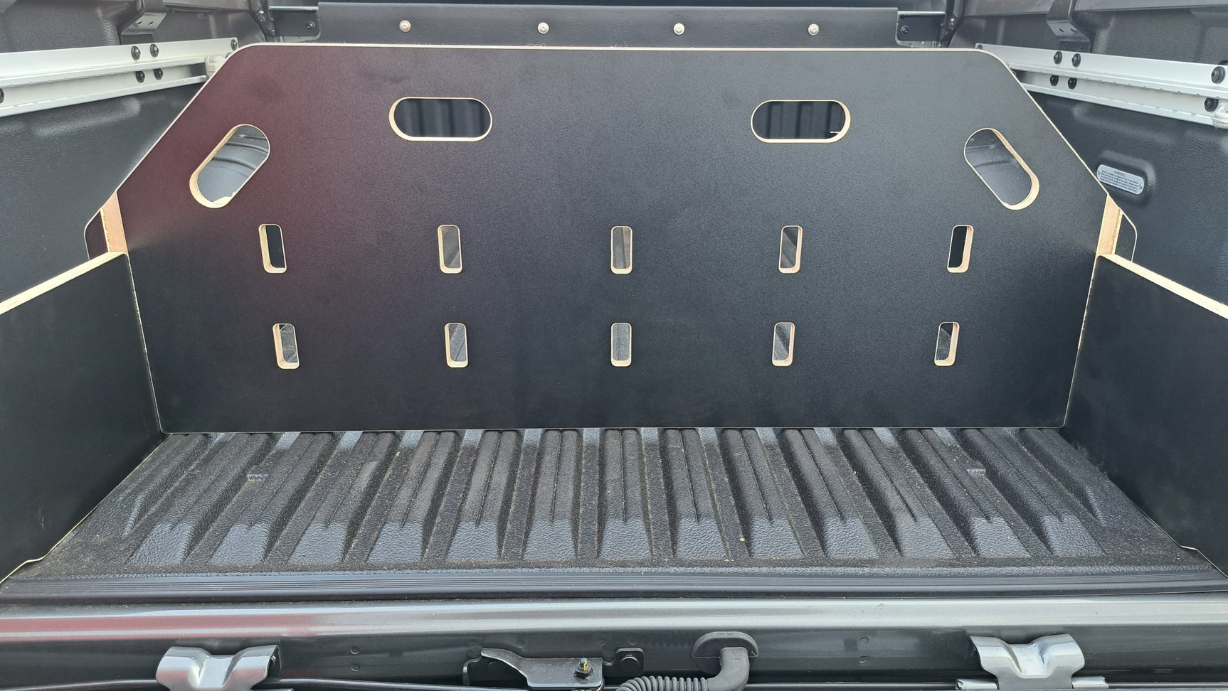 Nissan Navara 2021+ Tub Divider | Plastic Tub Liner