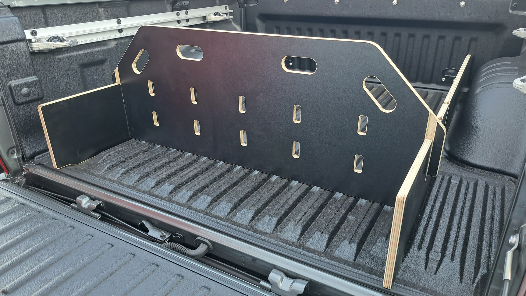 Nissan Navara 2021+ Tub Divider | Plastic Tub Liner