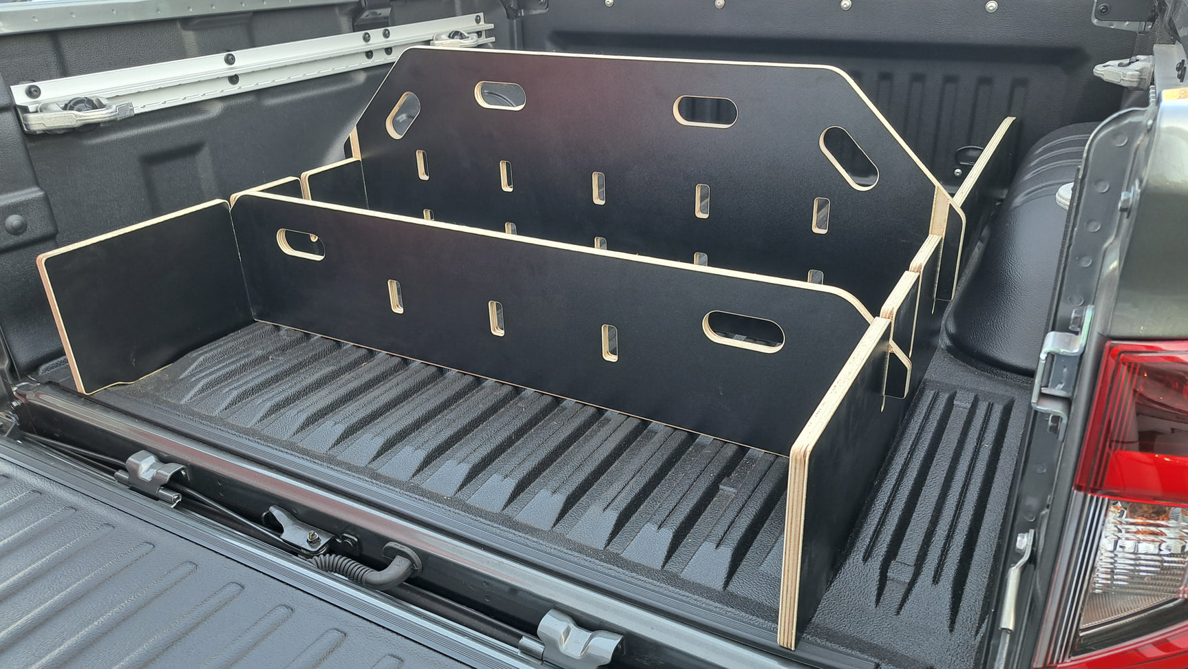 Nissan Navara 2021+ Tub Divider | Plastic Tub Liner