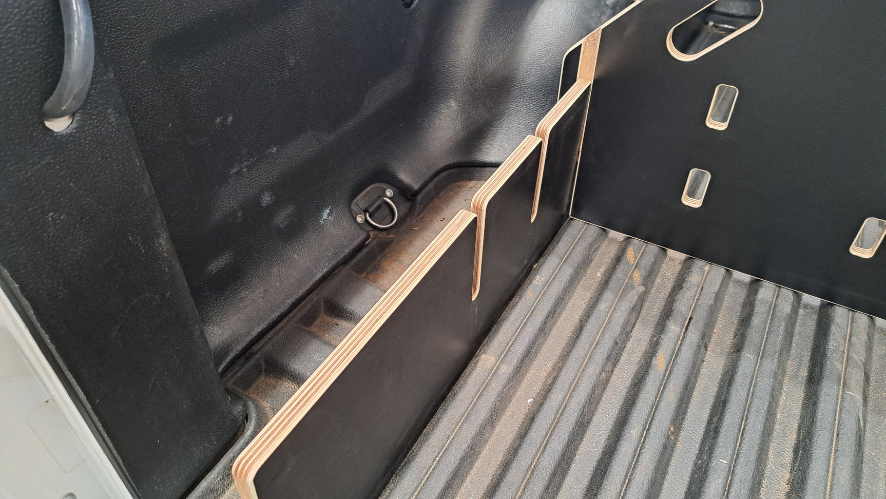 VW Amarok 2016-2022 Tub Divider | Plastic Tub Liner