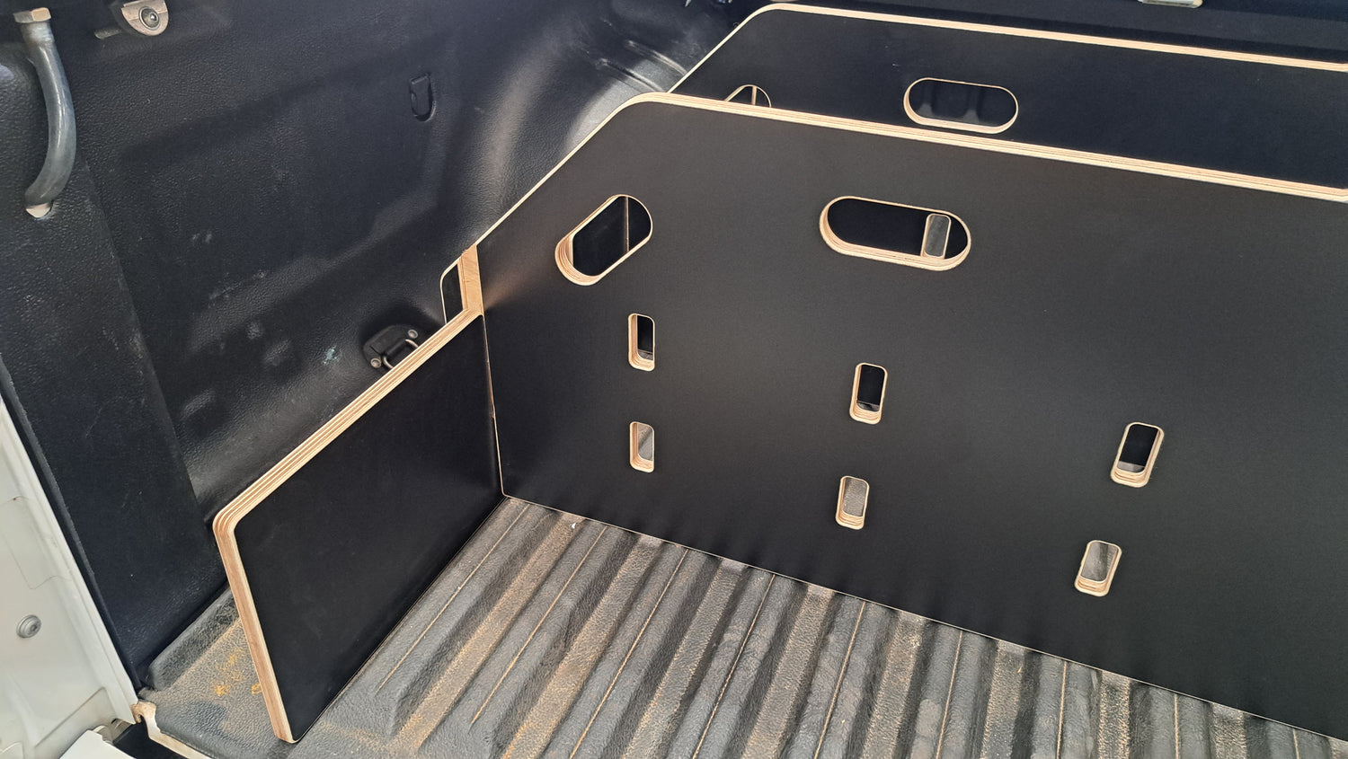 VW Amarok 2016-2022 Tub Divider | Plastic Tub Liner