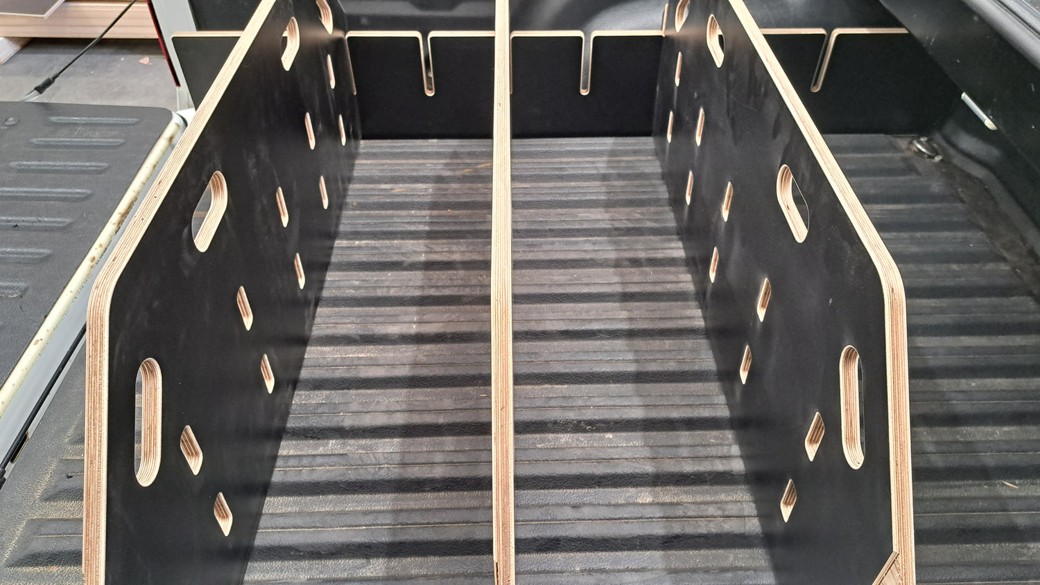 VW Amarok 2016-2022 Tub Divider | Plastic Tub Liner