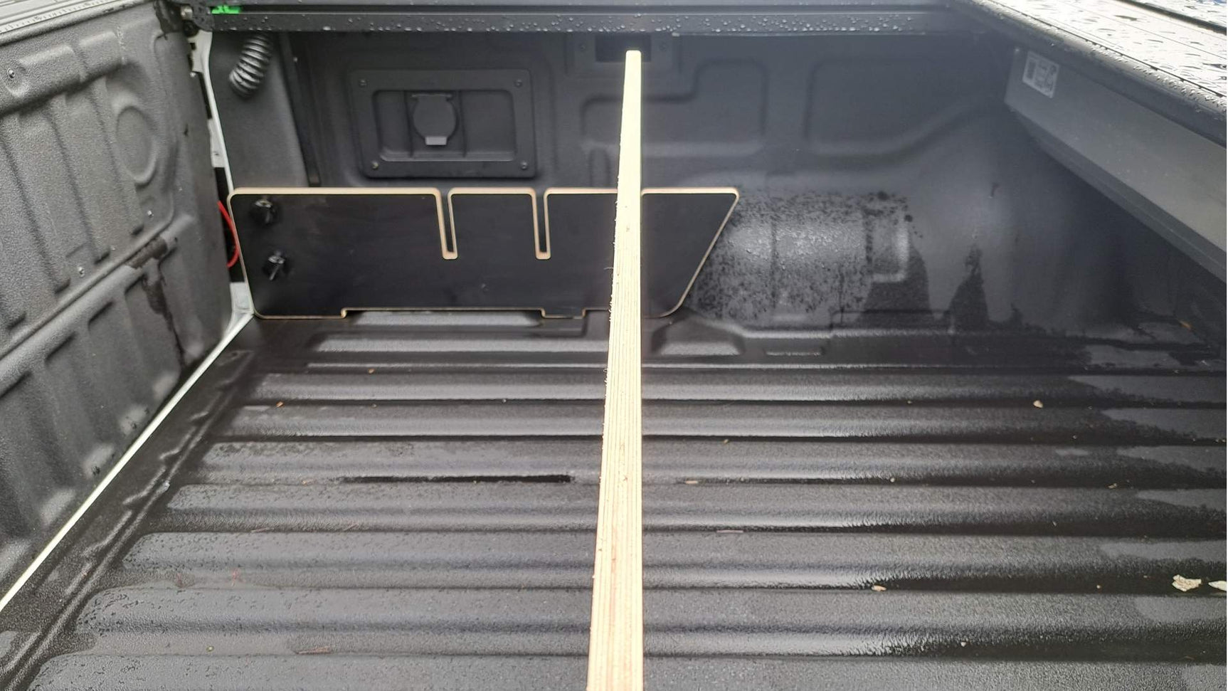 Ford Ranger 2022+ Tub Divider | Spray-in Tub Liner