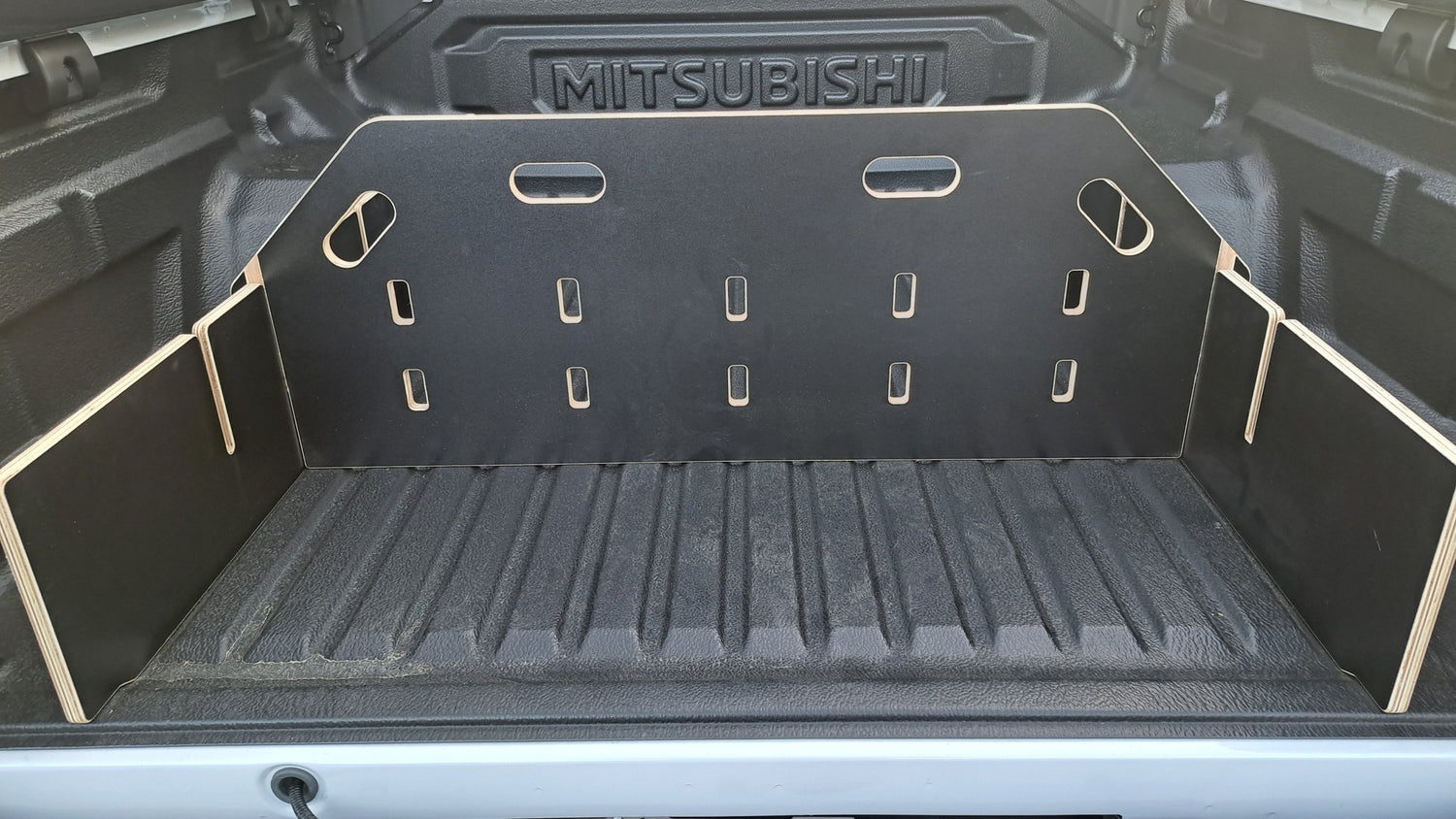 Mitsubishi Triton MV 2024+ Tub Divider | Plastic Tub Liner