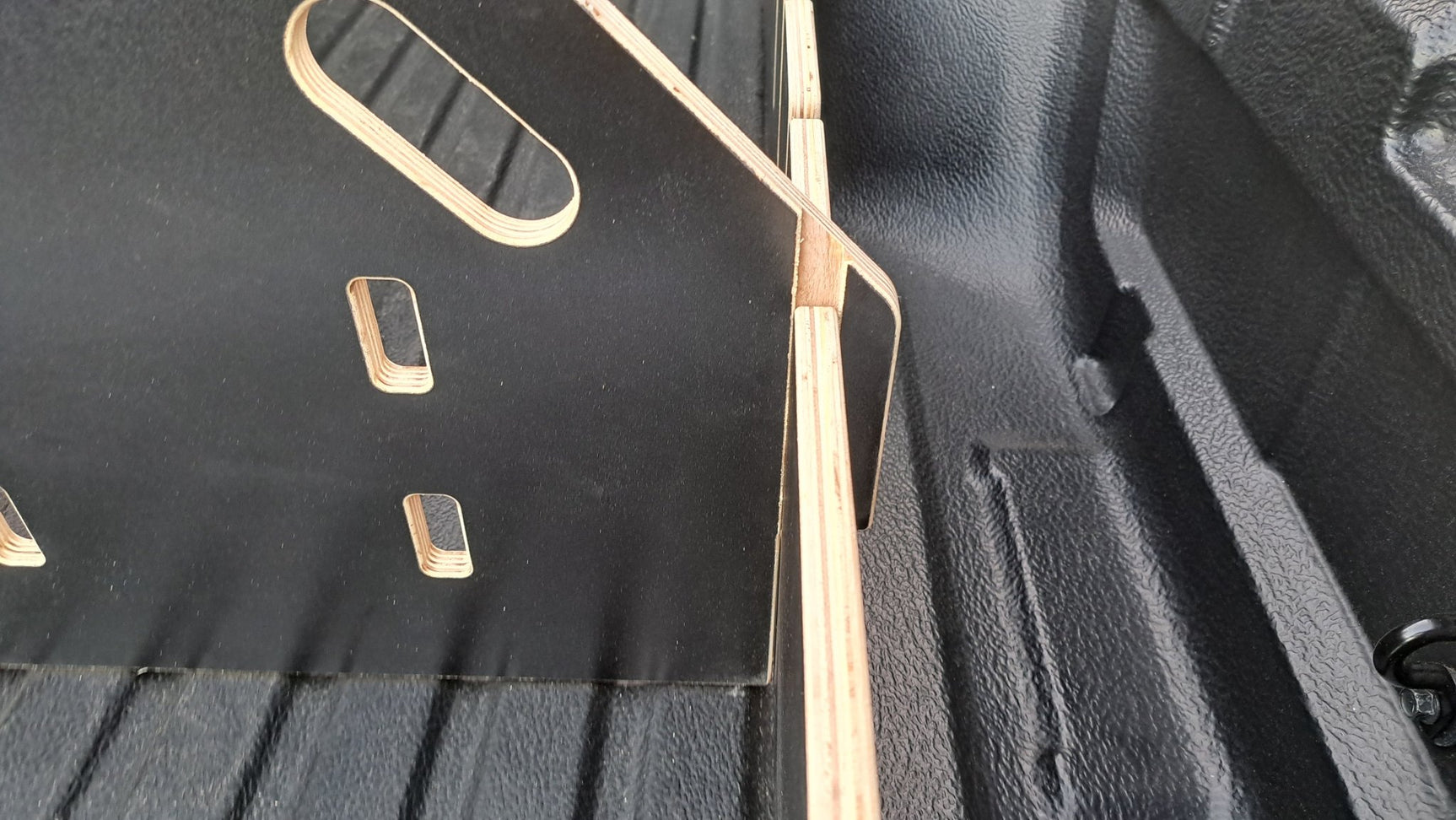 Mitsubishi Triton MV 2024+ Tub Divider | Plastic Tub Liner