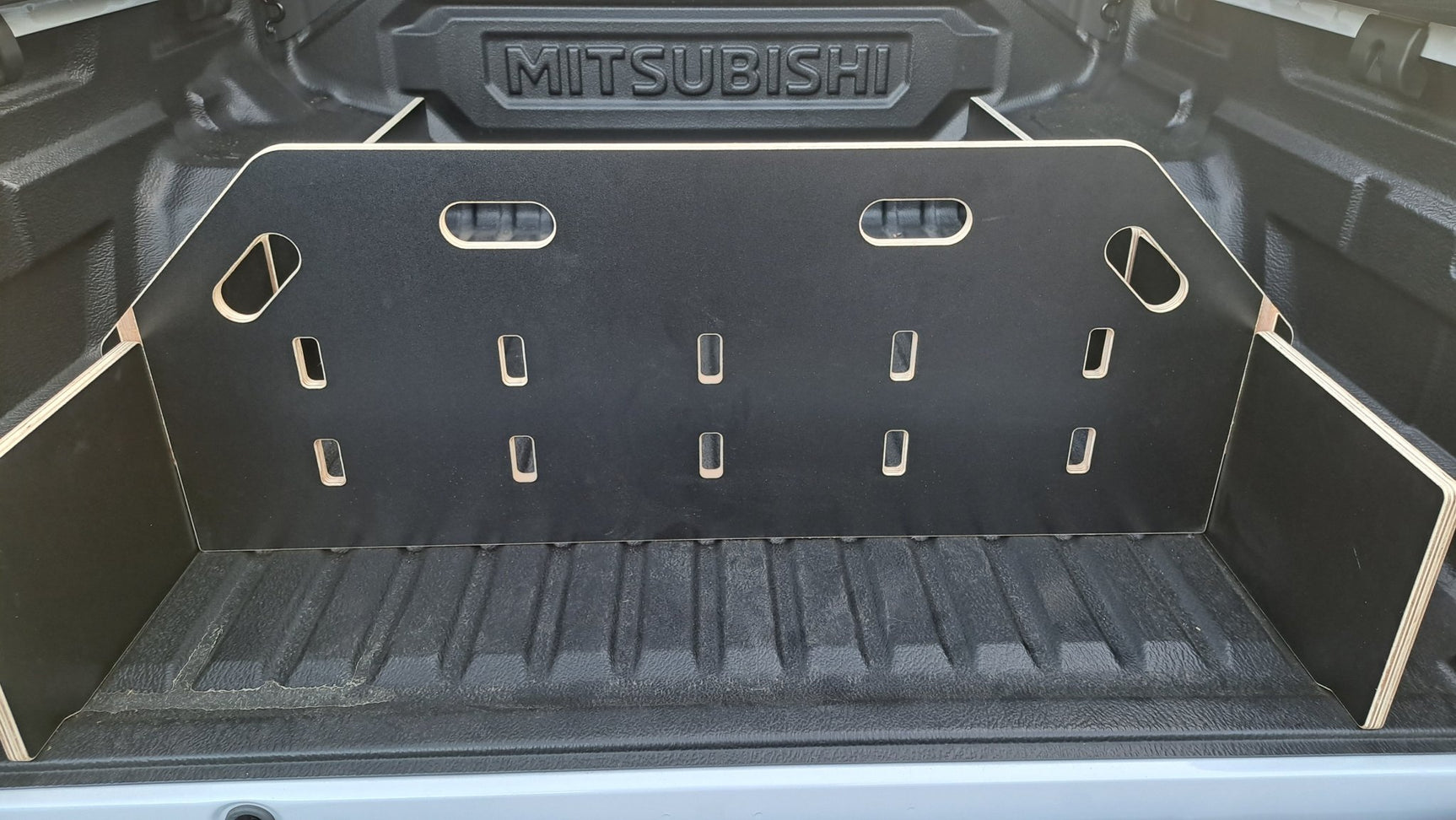 Mitsubishi Triton MV 2024+ Tub Divider | Plastic Tub Liner