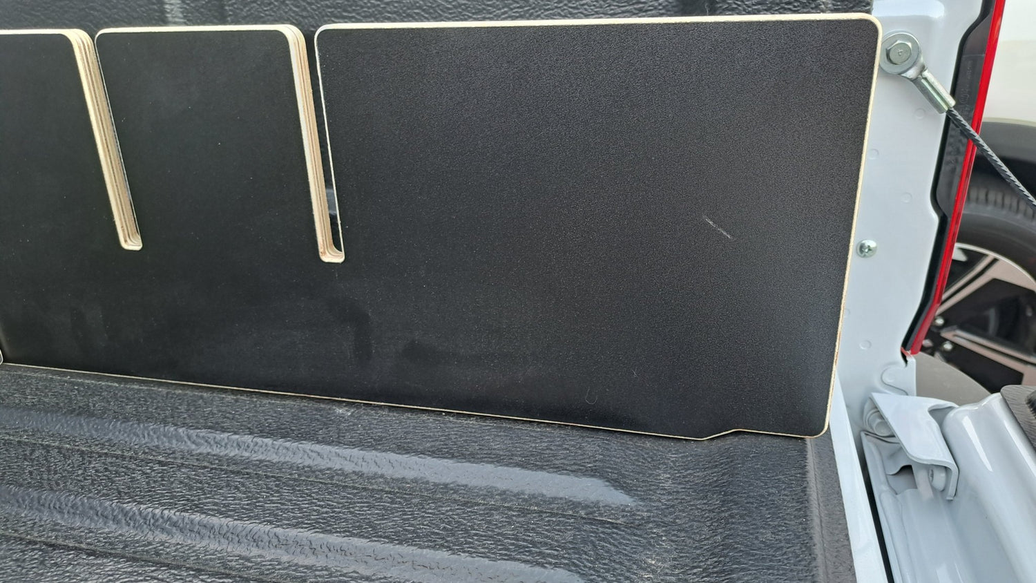 Mitsubishi Triton MV 2024+ Tub Divider | Plastic Tub Liner