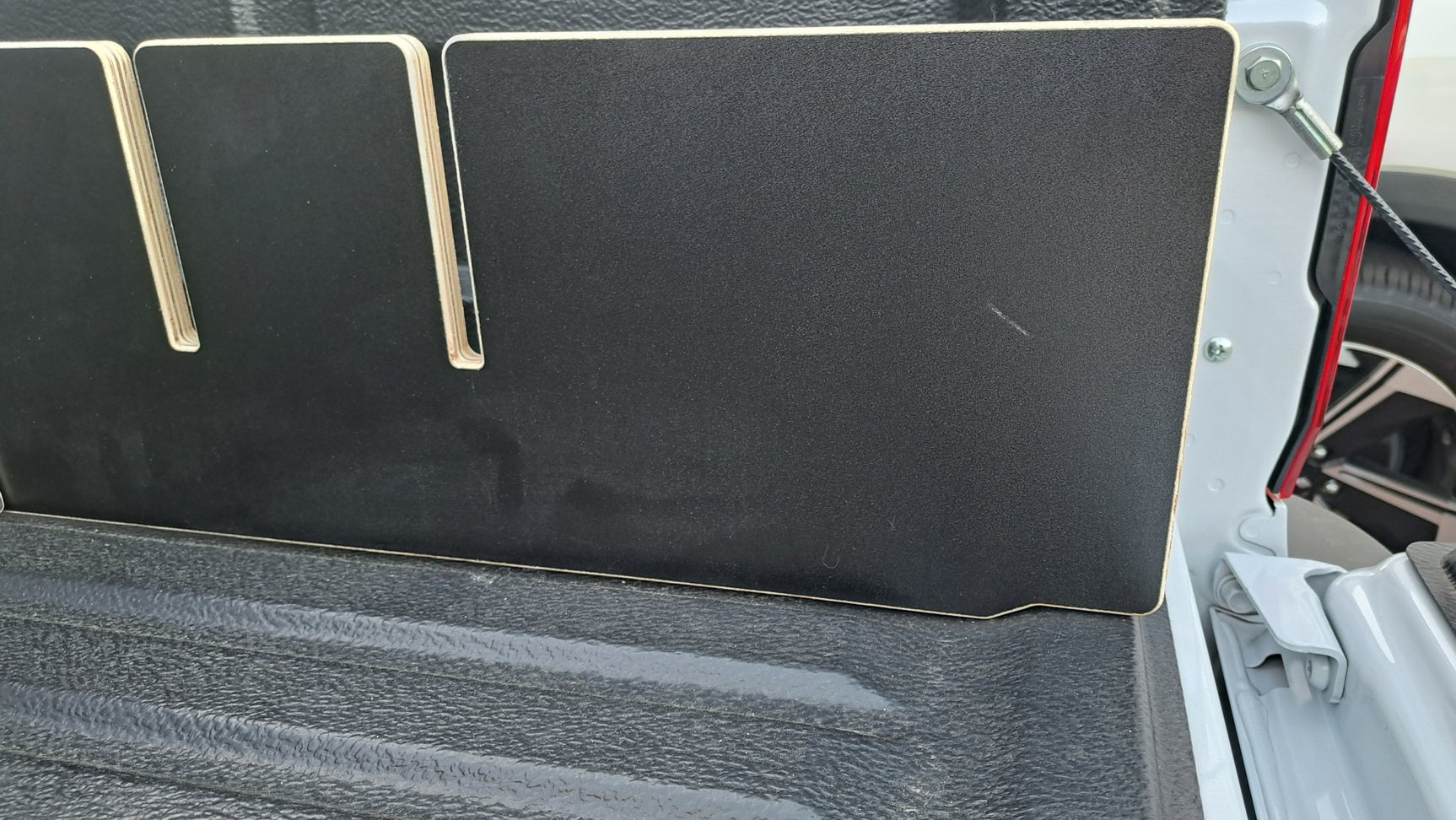 Mitsubishi Triton MV 2024+ Tub Divider | Plastic Tub Liner