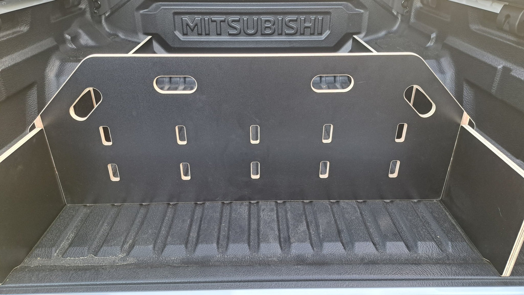 Mitsubishi Triton MV 2024+ Tub Divider | Plastic Tub Liner