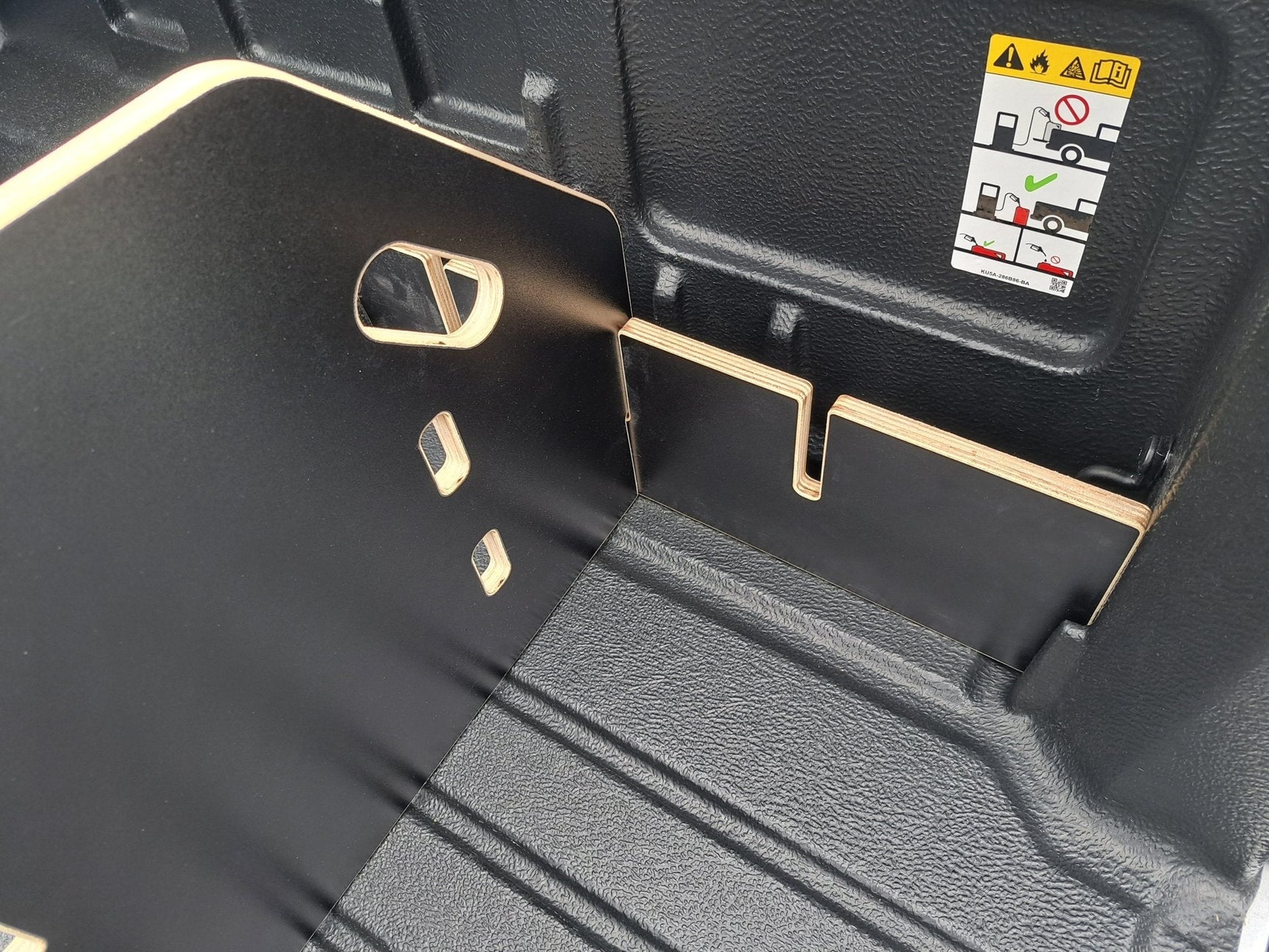 Sturdy 2nd Gen Amarok tub divider, designed to keep items in place and prevent movement in the ute.