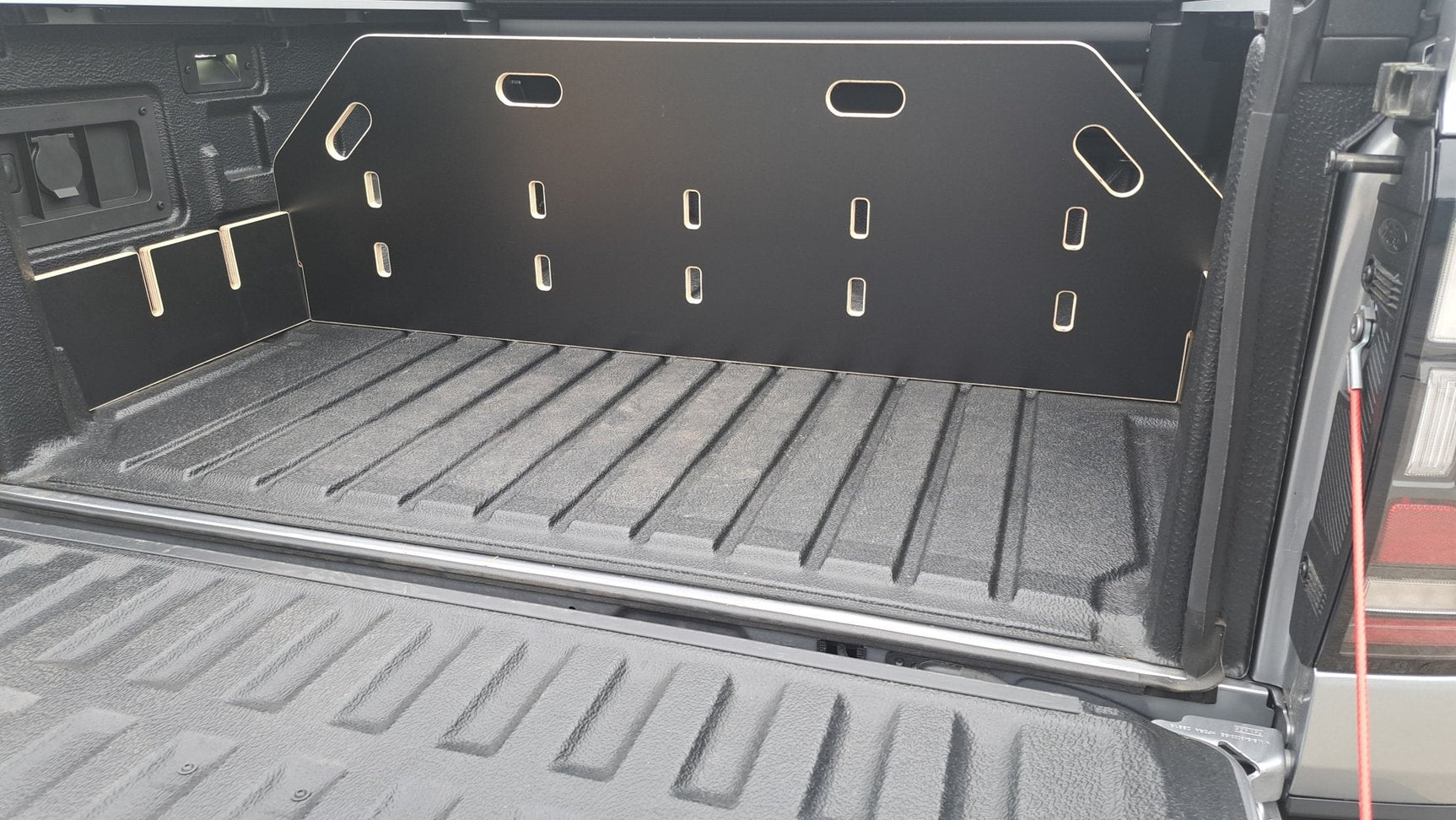 Efficient tub organiser for the 2nd Gen Amarok, maximising space and securing items in the truck bed.