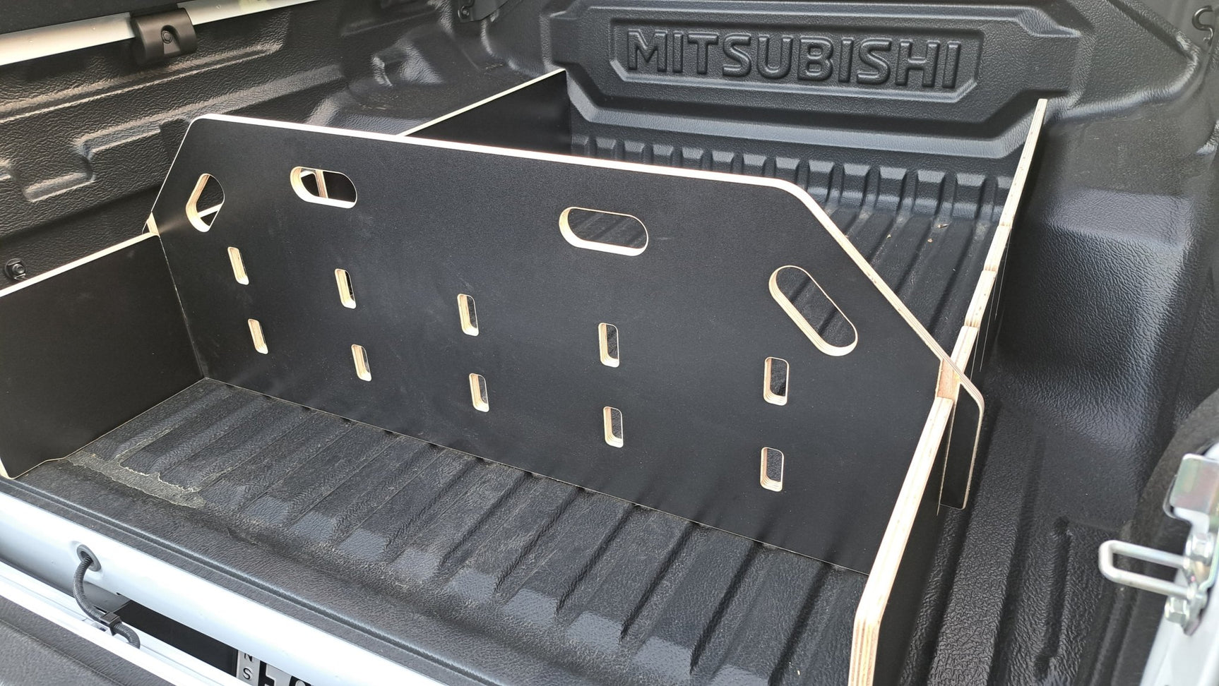 Mitsubishi Triton MV (6th Gen) Tub Divider