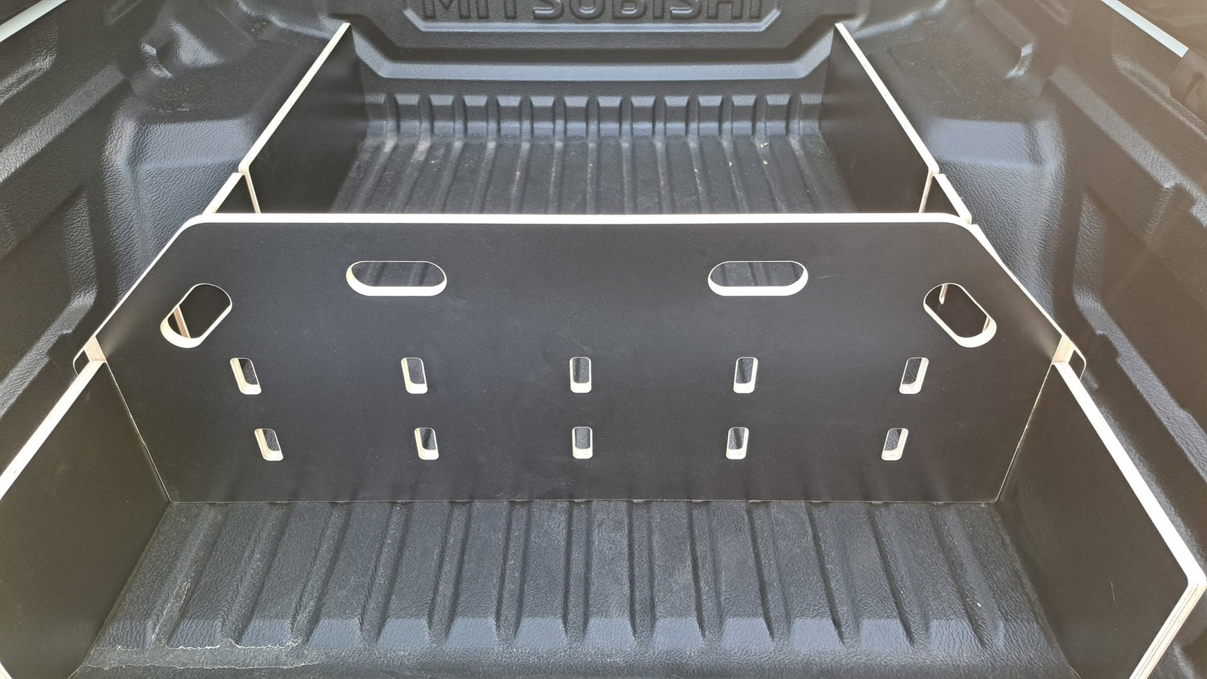 Mitsubishi Triton MV (6th Gen) Tub Divider