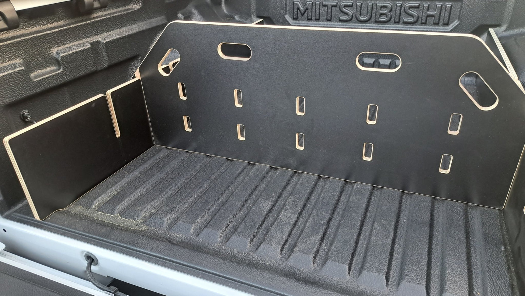 Mitsubishi Triton MV (6th Gen) Tub Divider